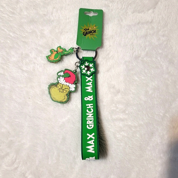 Dr Seuss How the Grinch Stole Christmas Grinch & Max Charm Keychain New OOS - Picture 1 of 10